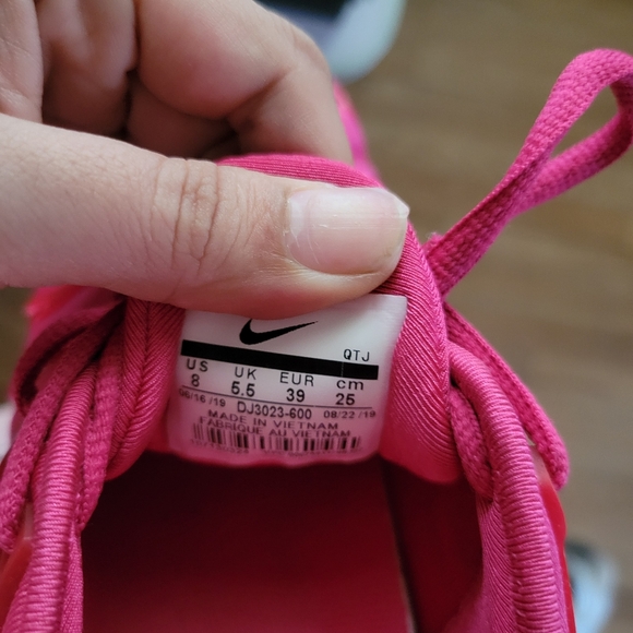 Nike Pink Vapormax - Picture 2 of 4